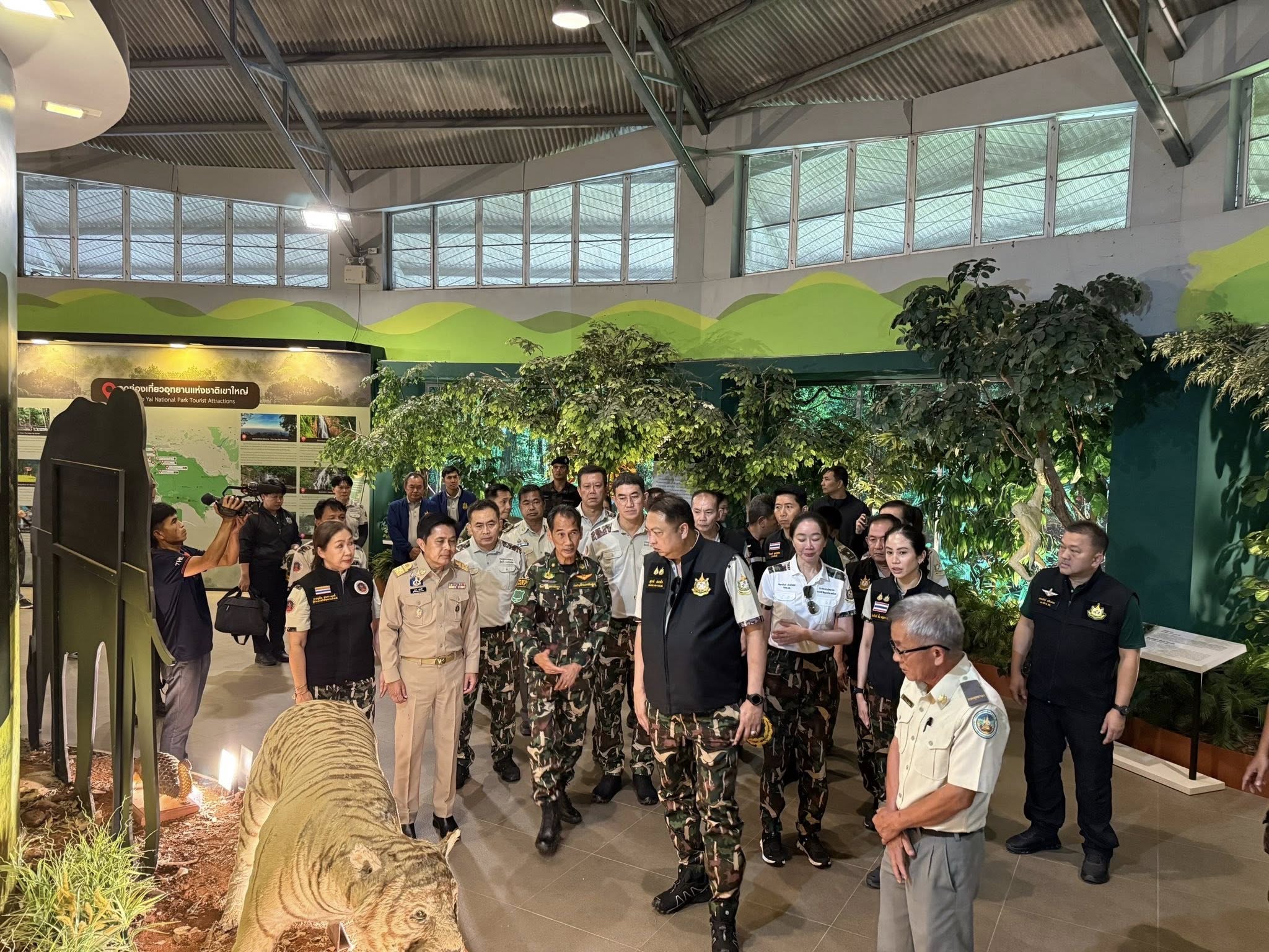 รองนายกฯ สุชาติ ลงพื้นที่เขาใหญ่ ผลักดันอุทยานแห่งชาติ สู่มาตรฐานสากล ภายใต้นโยบาย “เที่ยวสุขใจ ปลอดภัย ได้มาตรฐาน”
