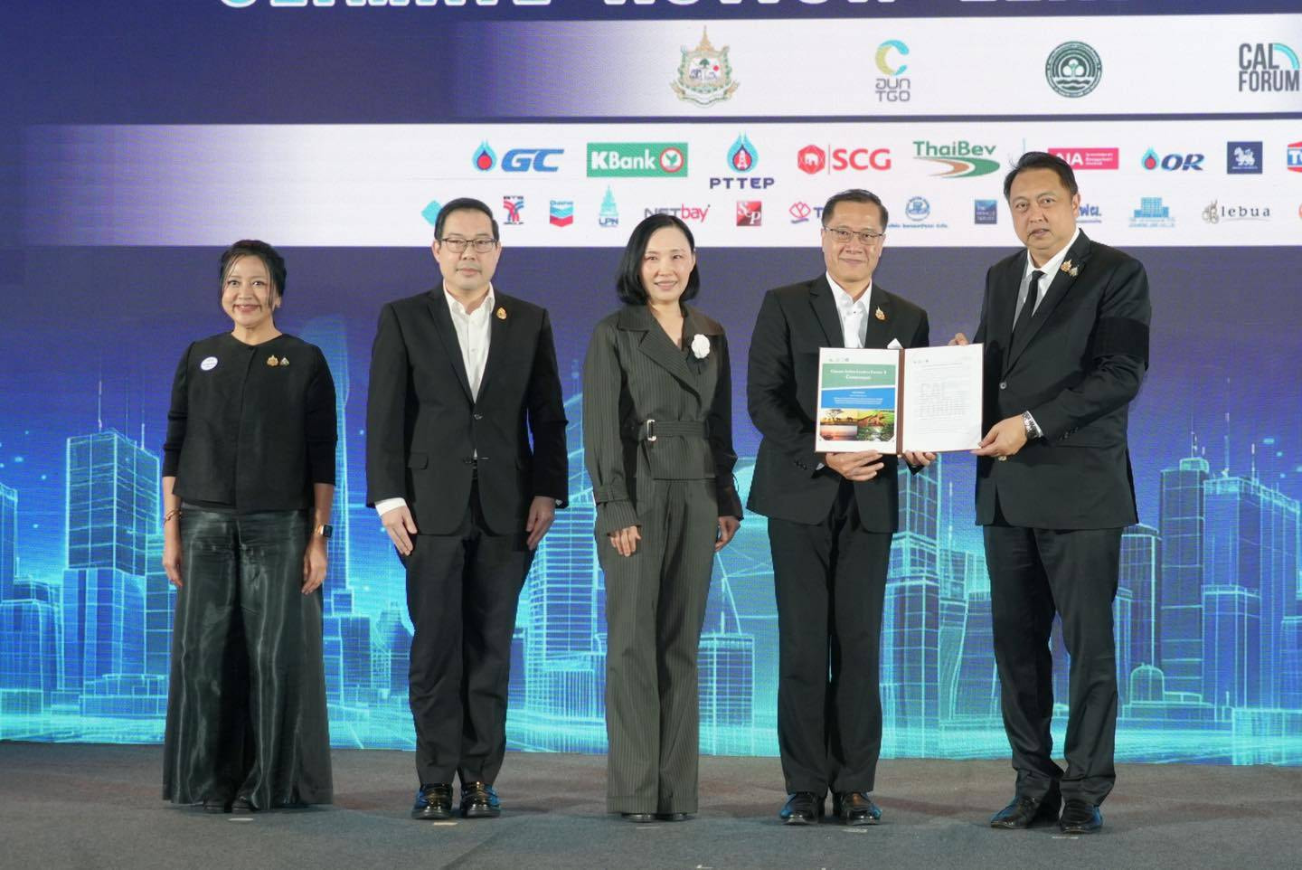 กรมลดโลกร้อน ร่วมพิธีปิดโครงการ CAL Forum รุ่นที่ 4 ผนึกพลังผู้นำทุกภาคส่วน เดินหน้าประเทศไทยสู่ Carbon Neutrality และ Net Zero