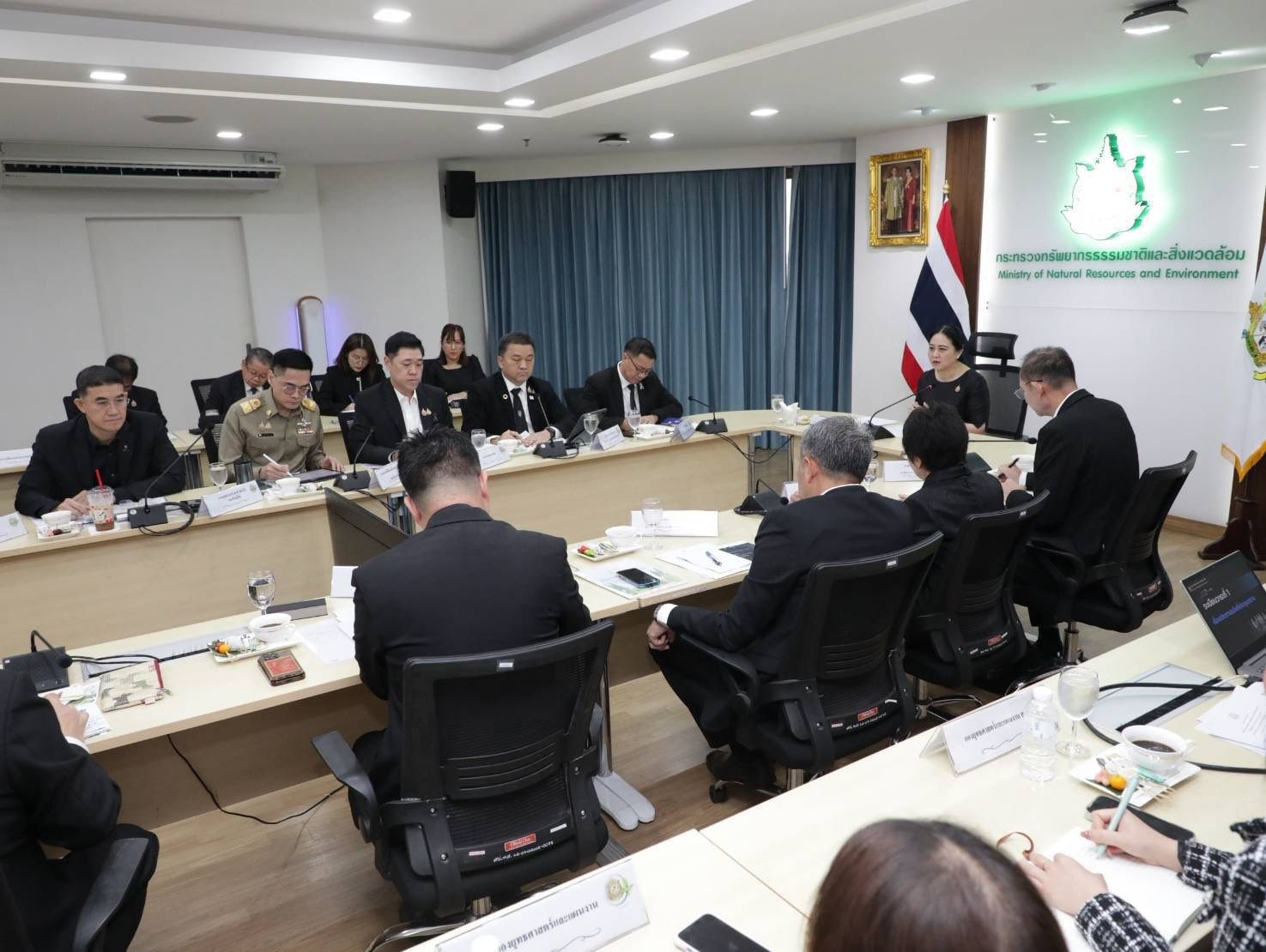 “ปลัด ทส. ดร.รวีวรรณ ภูริเดช” มอบนโยบายหัวหน้าหน่วยงานในสังกัด ย้ำชัด “มุ่งพา ทส. ให้ก้าวหน้า..มองประโยชน์ประเทศเป็นลำดับแรก..ยึดหลักธรรมาธิปไตย และน้อมนำพระบรมราโชวาทเป็นหลักในการทำงาน”