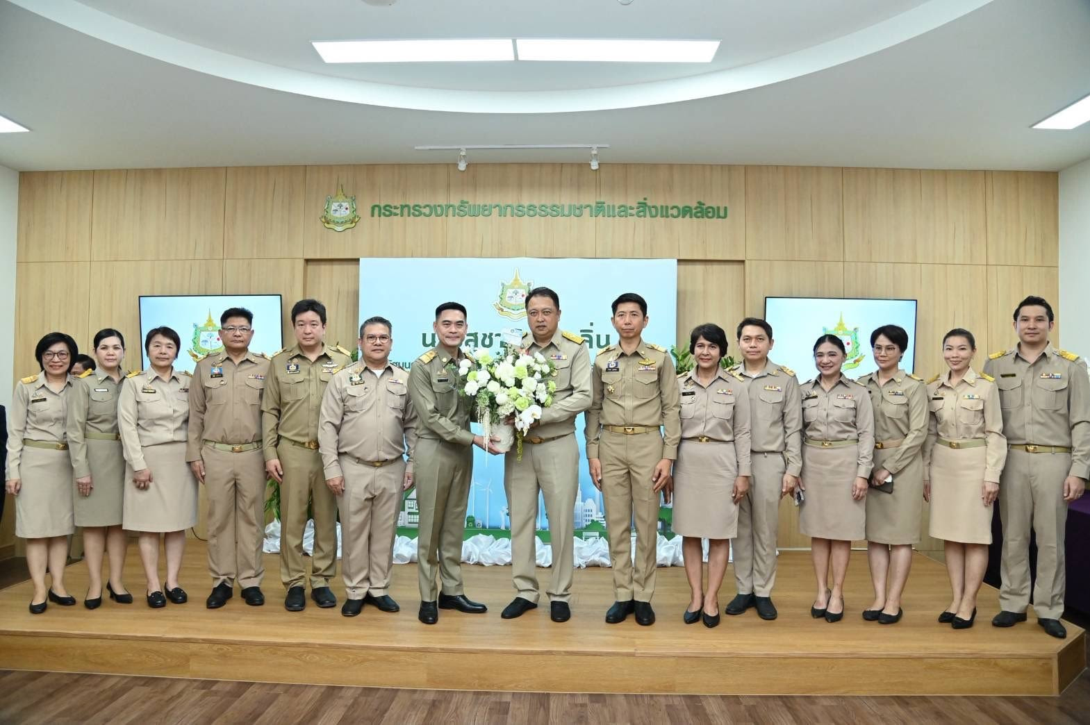 รมว.ทส. ‘สุชาติ’ เริ่มงานวันแรก เดินหน้าแก้ปัญหาสิ่งแวดล้อม เร่งคุมไฟป่า–หมอกควัน