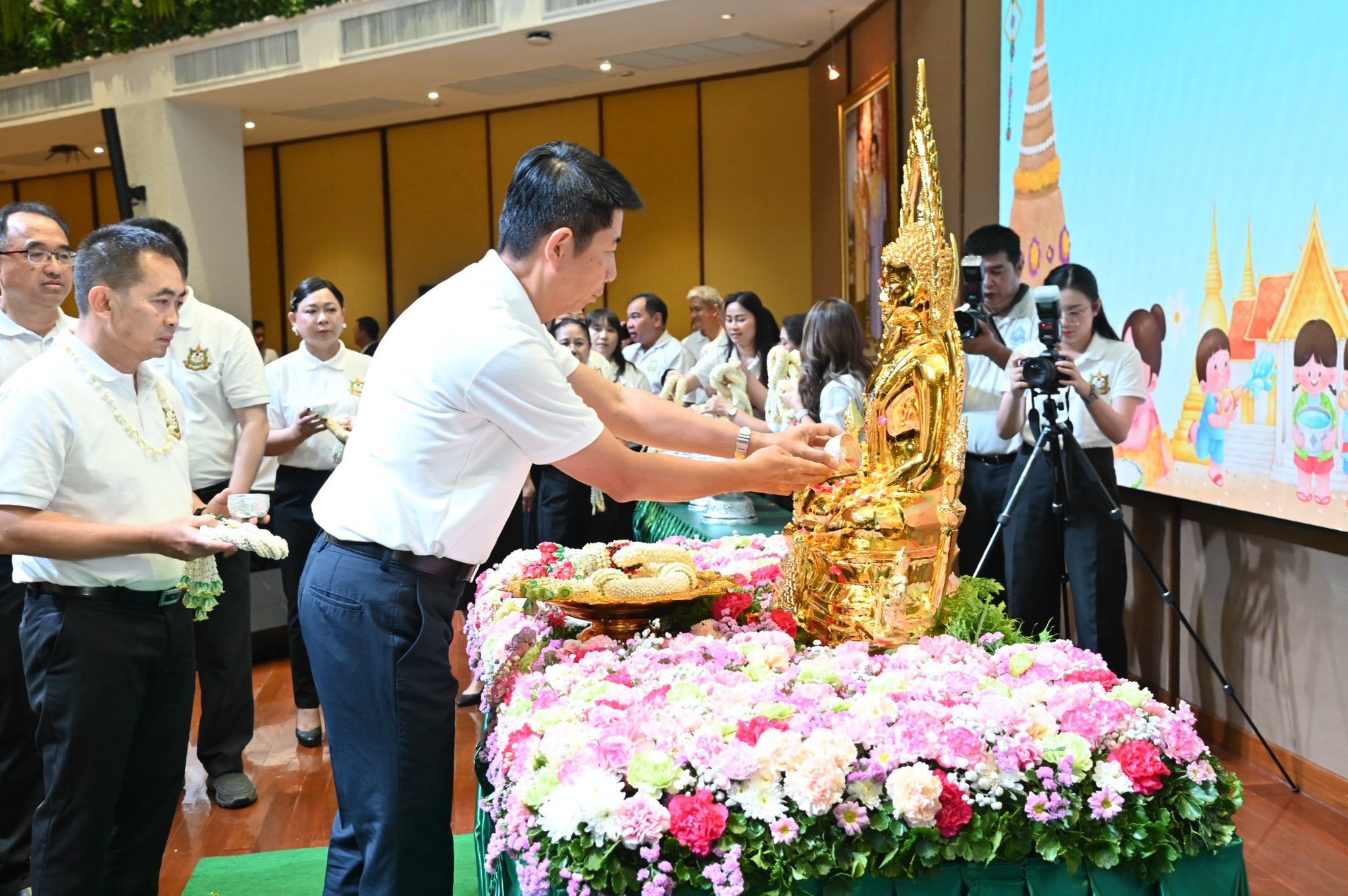 กรมลดโลกร้อน ร่วมสืบสานประเพณีสงกรานต์ 2569 สรงน้ำพระ–อวยพรบุคลากรทั่วประเทศ เสริมพลังใจองค์กรภายใต้การดำเนินงาน "ทส.หนึ่งเดียว”