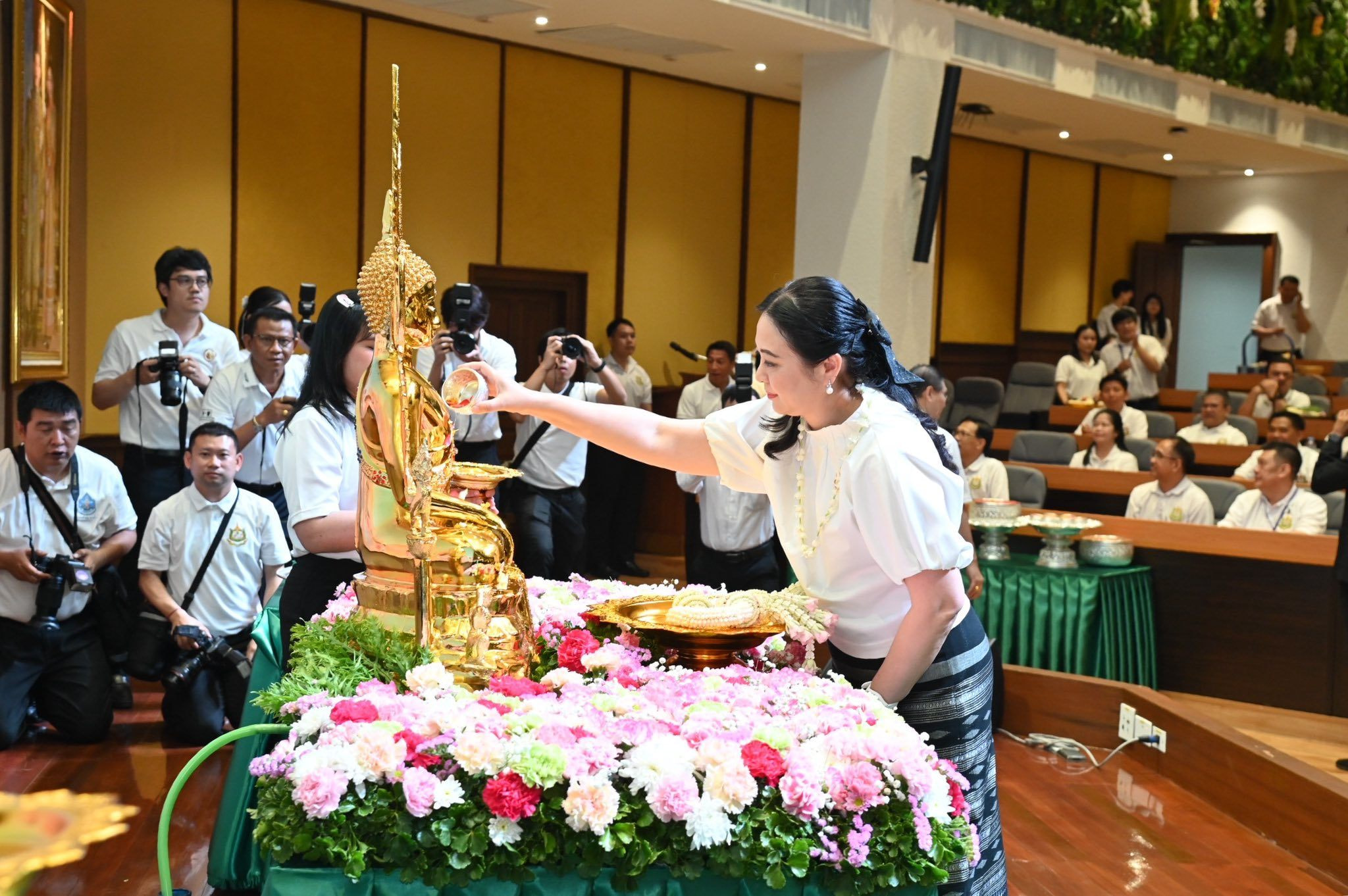 กรมลดโลกร้อน ร่วมสืบสานประเพณีสงกรานต์ 2569 สรงน้ำพระ–อวยพรบุคลากรทั่วประเทศ เสริมพลังใจองค์กรภายใต้การดำเนินงาน "ทส.หนึ่งเดียว”