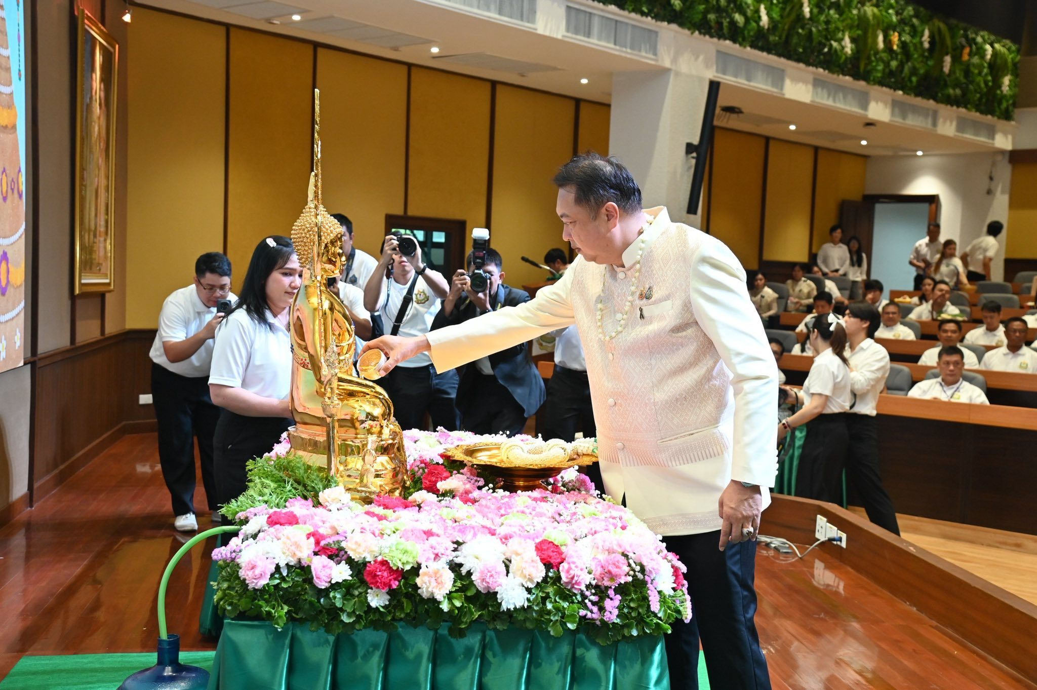 กรมลดโลกร้อน ร่วมสืบสานประเพณีสงกรานต์ 2569 สรงน้ำพระ–อวยพรบุคลากรทั่วประเทศ เสริมพลังใจองค์กรภายใต้การดำเนินงาน "ทส.หนึ่งเดียว”